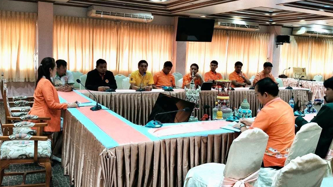 ดร.สุธาสินี  คงทอง  เป็นประธานในการประชุมการดูแลพฤติกรรมการจอดรถของนักเรียน