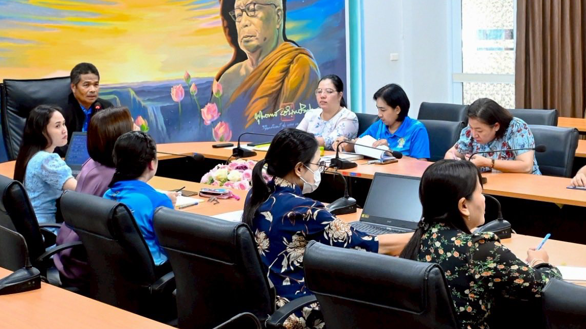 นายประเสริฐ  ทองสาลี เป็นประธานในการประชุมการดำเนินงานภายในวิทยาลัยอาชีวศึกษาสุราษฎร์ธานี 