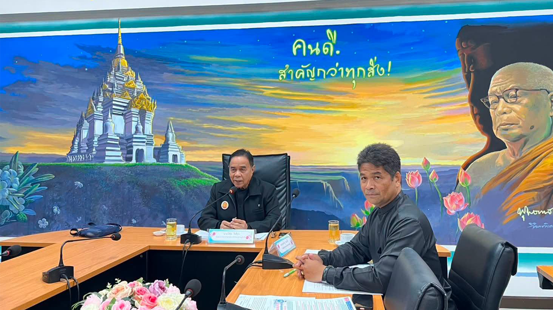  นายวิชิต วิเชียร   เป็นประธานในการประชุมคณะกรรมการสถานศึกษา เพื่อปรึกษาหารือในการดำเนินงานของวิทยาลัยอาชีวศึกษาสุราษฎร์ธานี