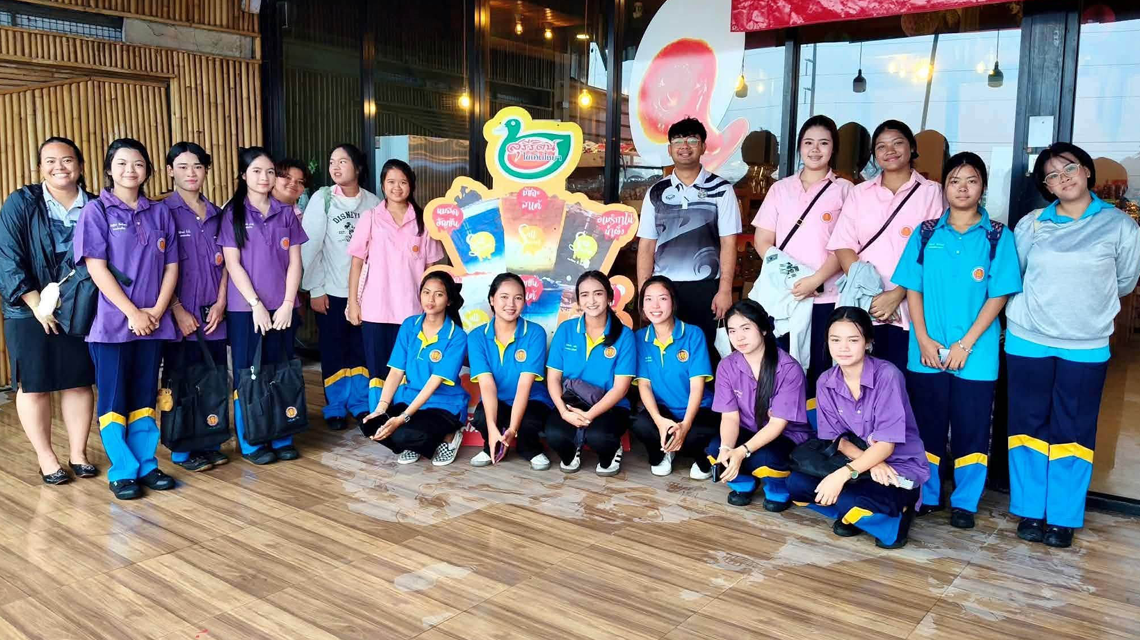 นางสาวเครือวัลย์ วัฒนาทิพยธำรงค์ นำคณะครูที่ปรึกษาธุรกิจ และนักเรียน นักศึกษาเจ้าของธุรกิจ ศึกษาดูงานการบริหารจัดการธุรกิจ