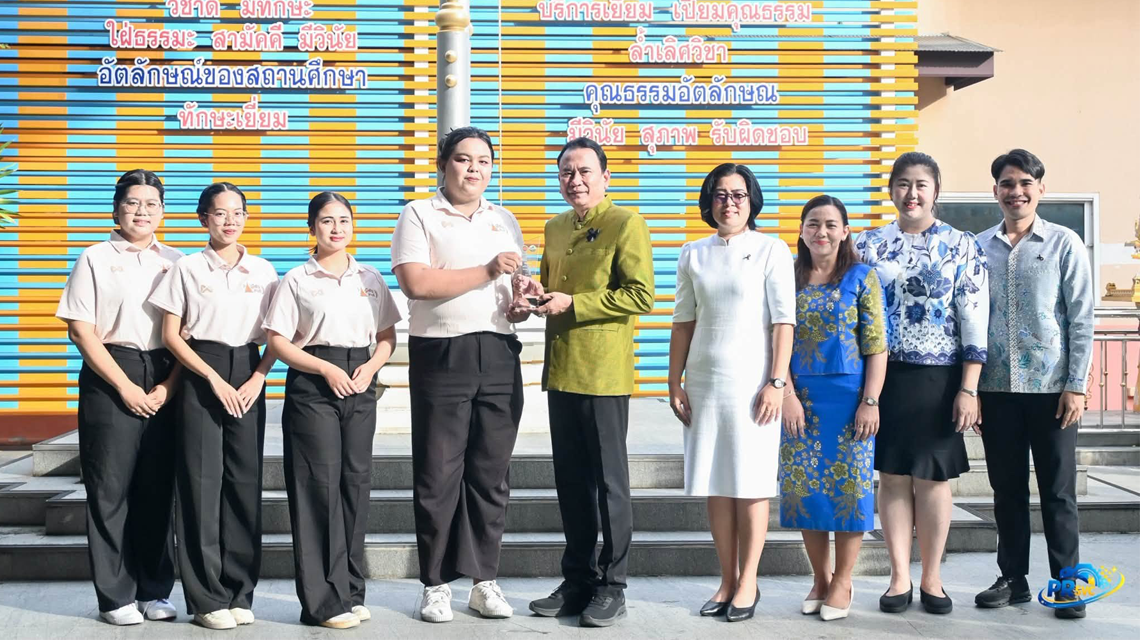  นายพงษ์ศักดิ์ นุ้ยเจริญ ให้เกียรติมอบโล่รางวัลระดับชาติ 4 ดาวในการประเมินศูนย์บ่มเพาะผู้ประกอบการอาชีวศึกษา ระดับชาติ ประจำปีงบประมาณ 2569